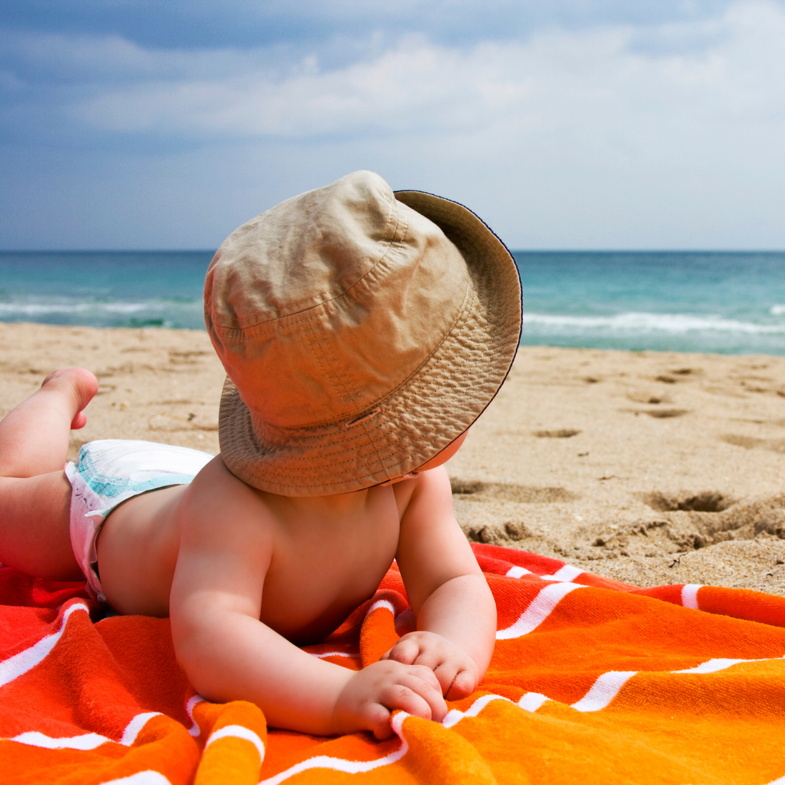 Bébé a chaud ! Nos conseils pour bien l'hydrater et l’habiller en été
